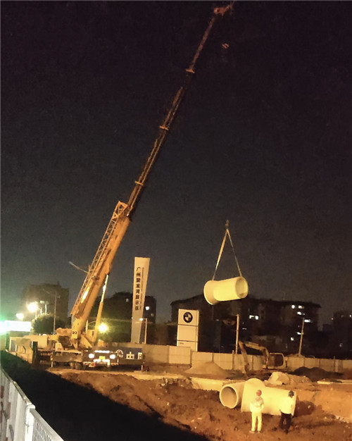 新市区“弯臂矫正”—— 吊车的 “形变补偿” 技术